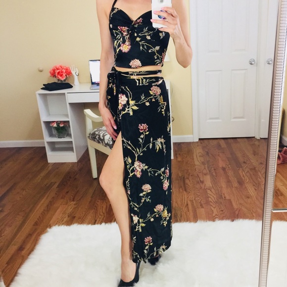 Mondi Dresses & Skirts - NEW Vtg Mondi Collection Floral Crop Top Skirt Set